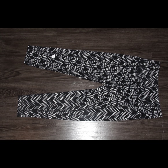 Victoria Secret Light Reflective Workout Legging - Picture 3 of 3